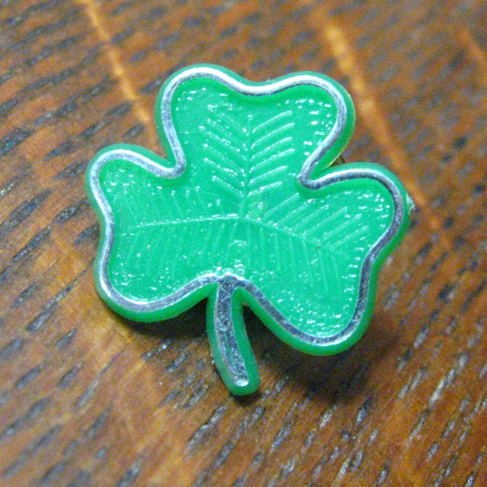 🍀 Saint St. Patrick's Day Vintage Shamrock Lapel Pin